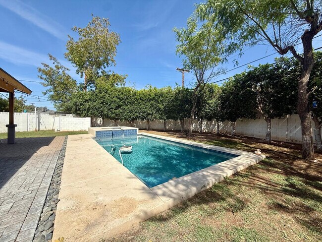 Building Photo - 3553 E Monterosa St
