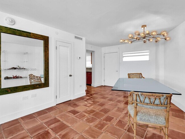 Building Photo - 1881 Washington Ave