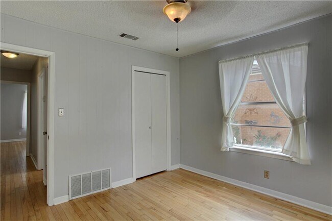 Building Photo - 1 E 53rd St
