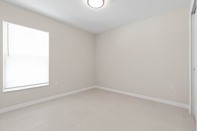 Building Photo - 24 Untermeyer Pl