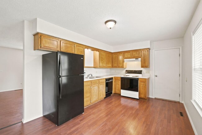 Building Photo - 511 E Dyann Dr