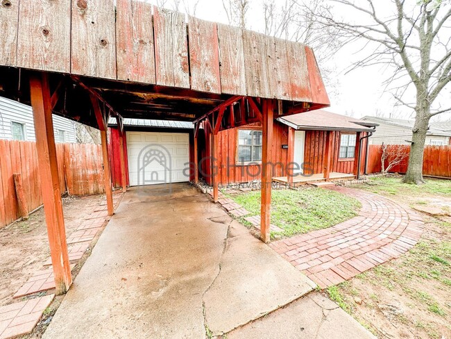 Building Photo - 2212 Doris Ave