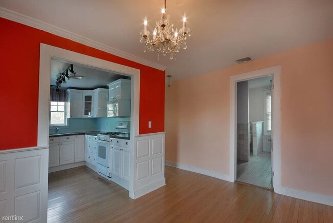 Building Photo - 2 br, 1 bath House - 8 Main St