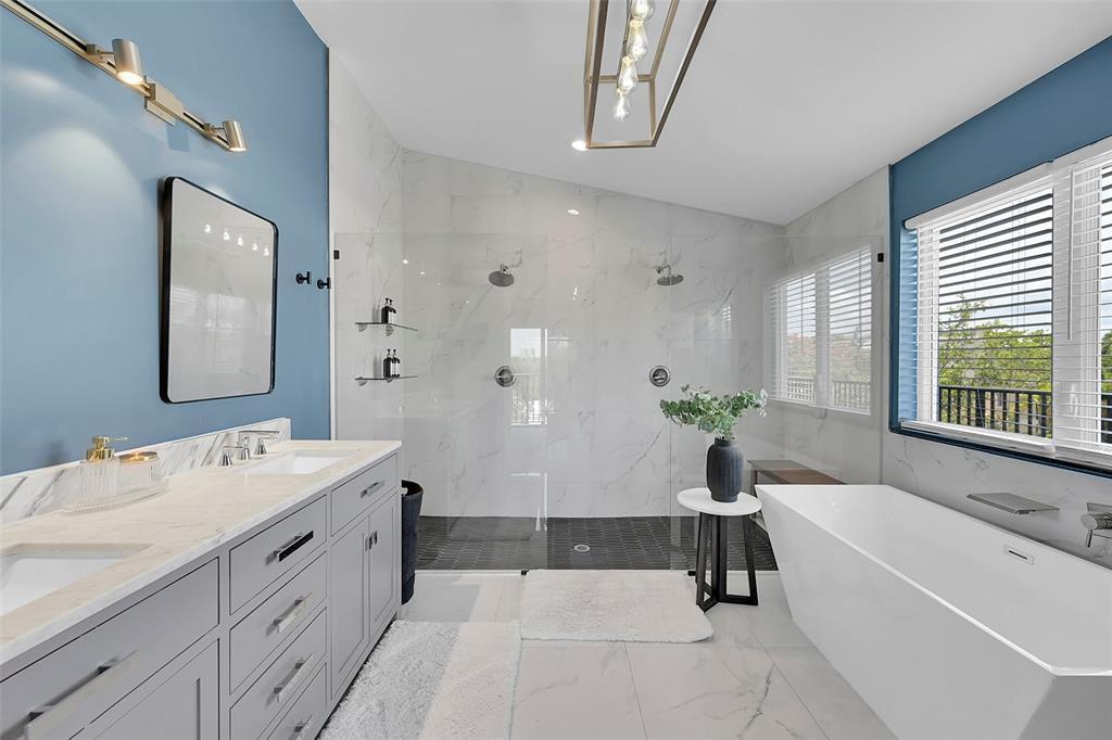 Building Photo - 640 NE 17th Way