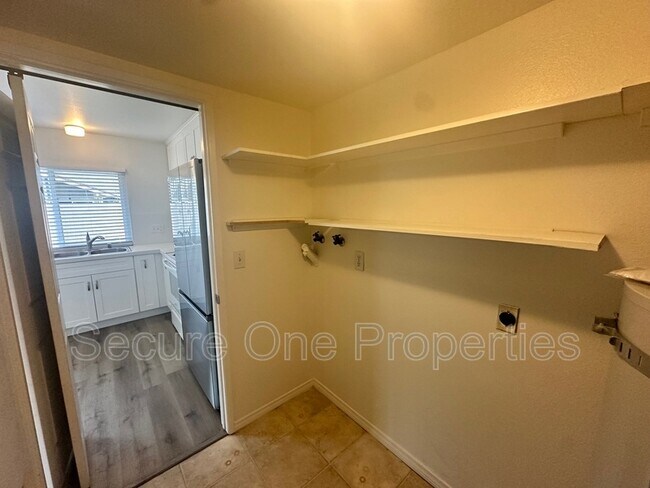 Building Photo - 491 Serento Cir