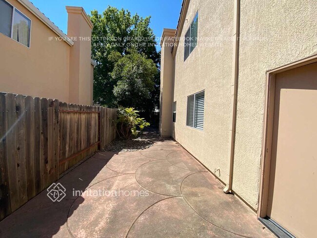 Building Photo - 148 Suncrest Way