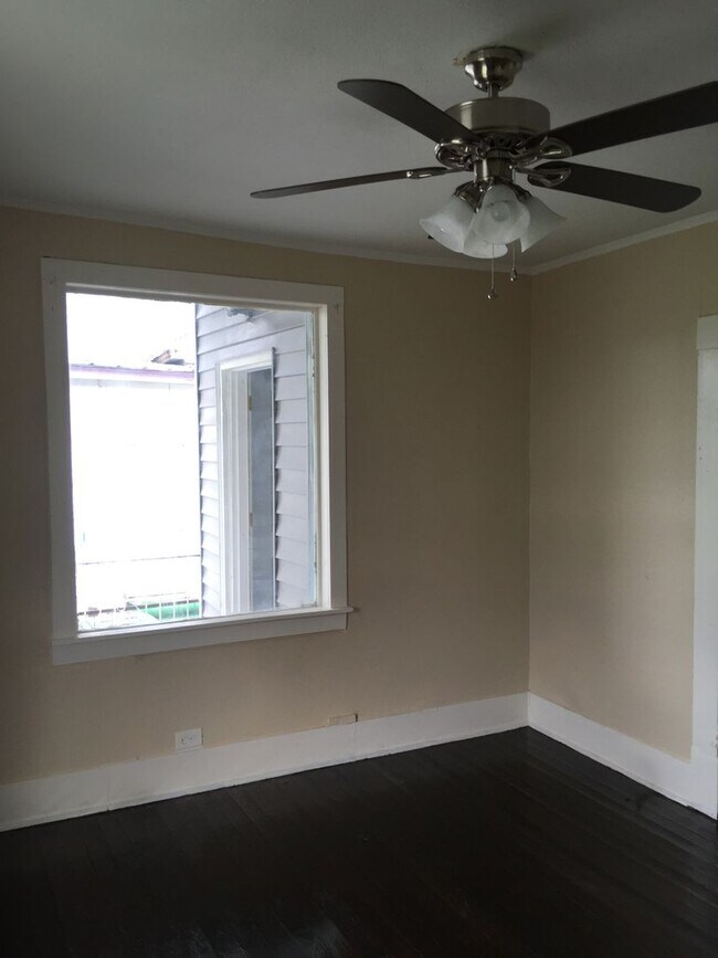 Building Photo - Prime Location, Endless Potential 3BR/1BA Haven