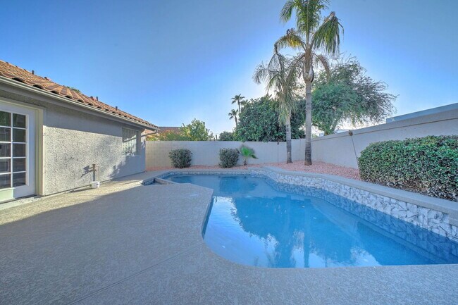 Building Photo - 8940 E Palm Ridge Dr