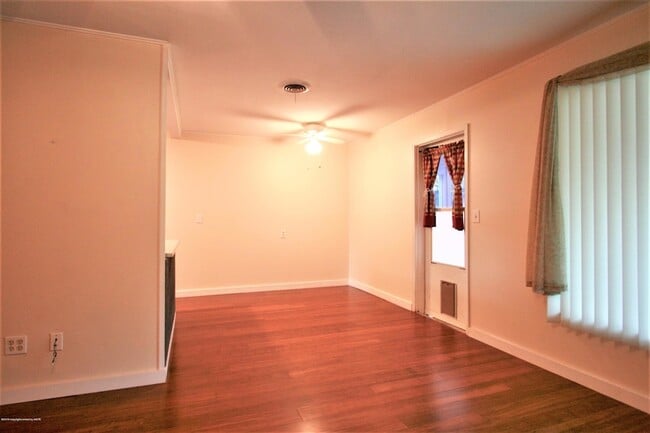 Building Photo - 3715 Lenwood Dr