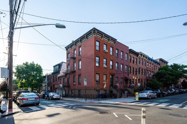 Building Photo - 800 Bloomfield St