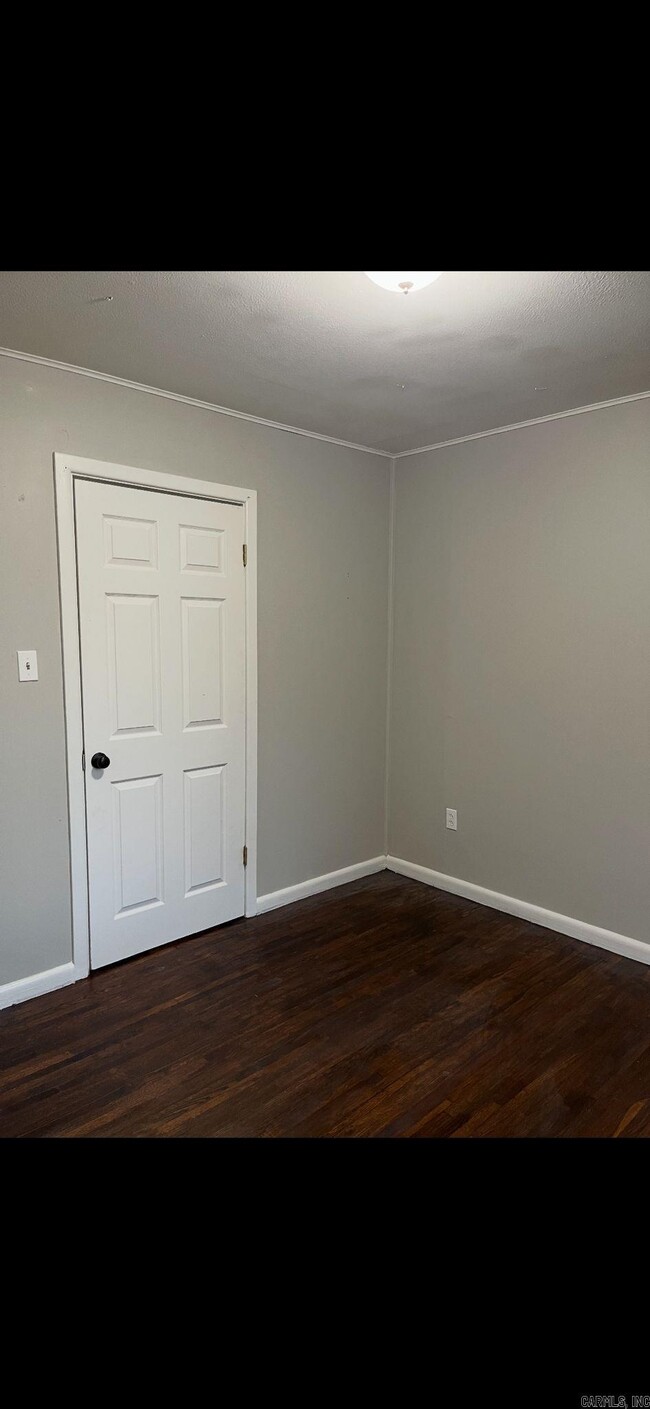 Building Photo - 1911 Robert E Lee St