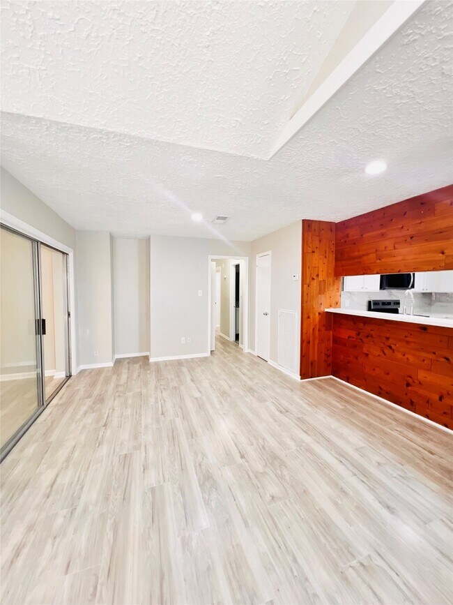 Building Photo - 8815 Brummel Dr