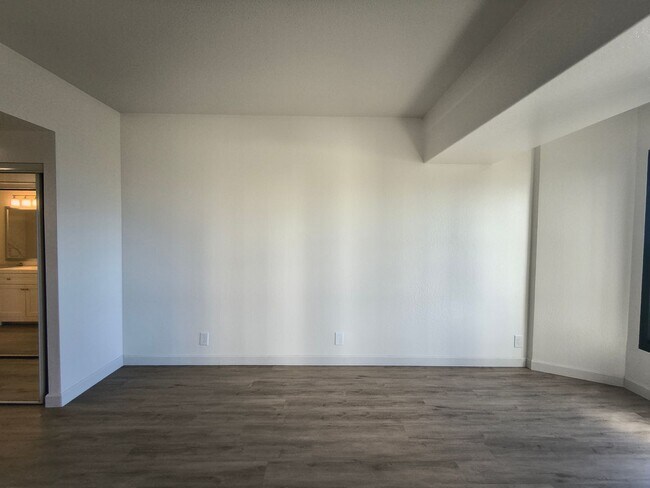 Building Photo - Newly Renovated Spacious 1BD/1 BA Property Available for Rent!!!
