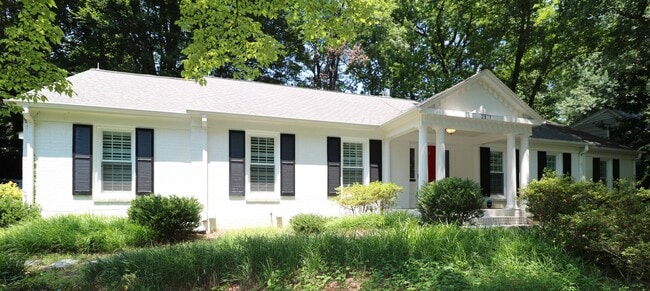 Building Photo - 2833 Wesleyan Ln