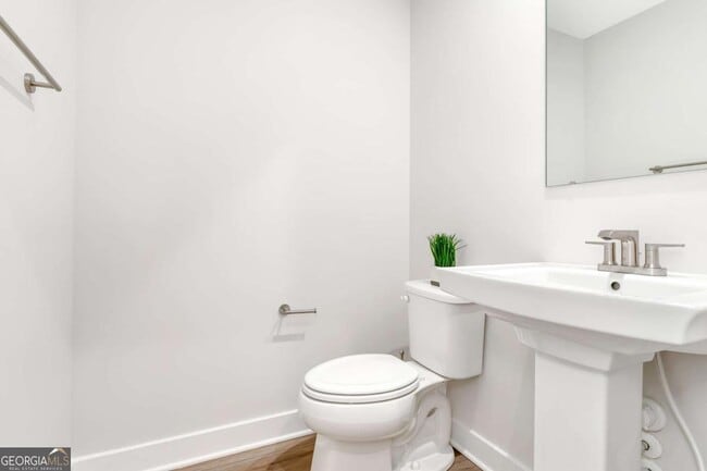 Building Photo - 555 Thatch Ter