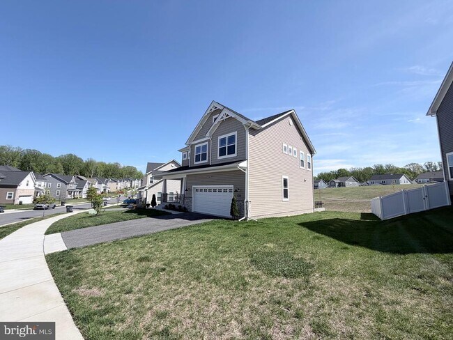 Building Photo - 2835 Bridgewater Dr