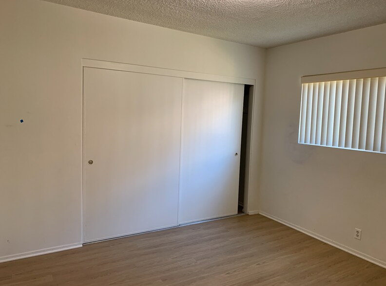 Building Photo - 454 S Oak Knoll Ave