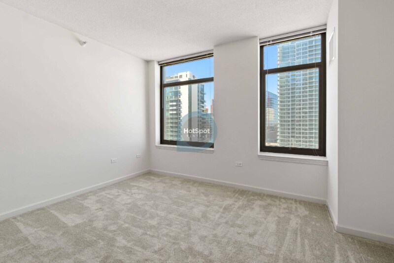 Building Photo - 373 N Desplaines St