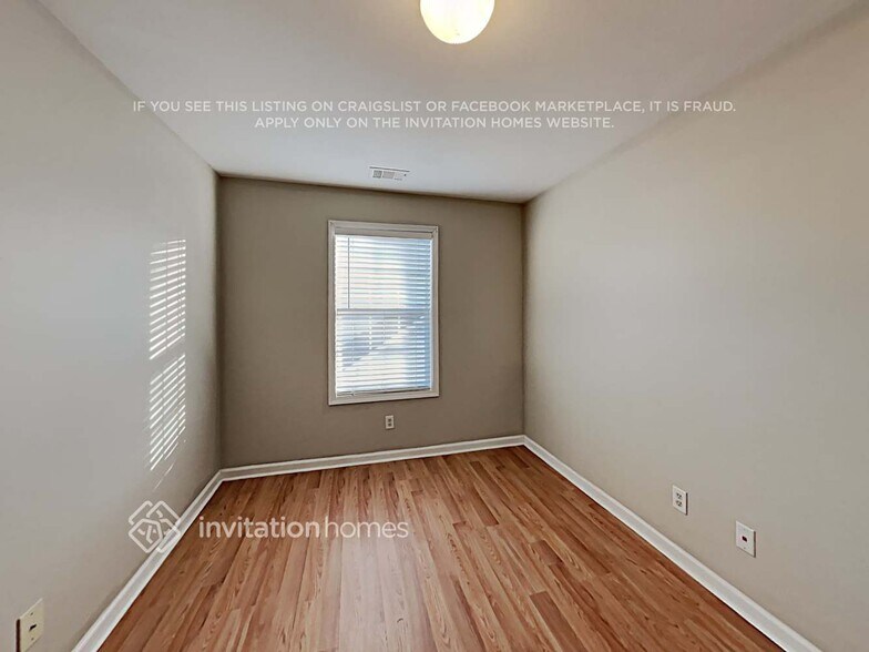 Building Photo - 325 Providence Rd