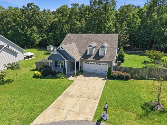 Building Photo - 233 Forester Dr