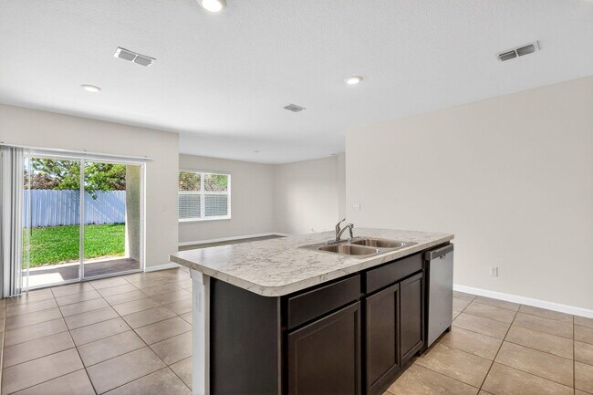 Building Photo - 393 SW Tarra Ave