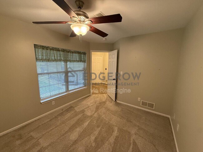 Building Photo - 4254 Peak Ln NE