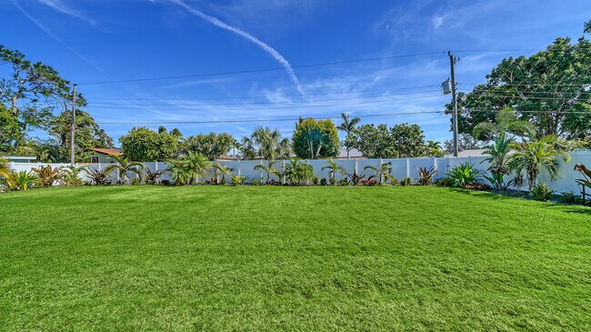 Building Photo - 1111 Mallorca Dr