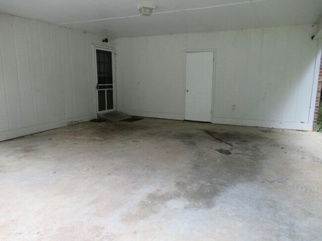 Building Photo - 55 Greenwood Ln