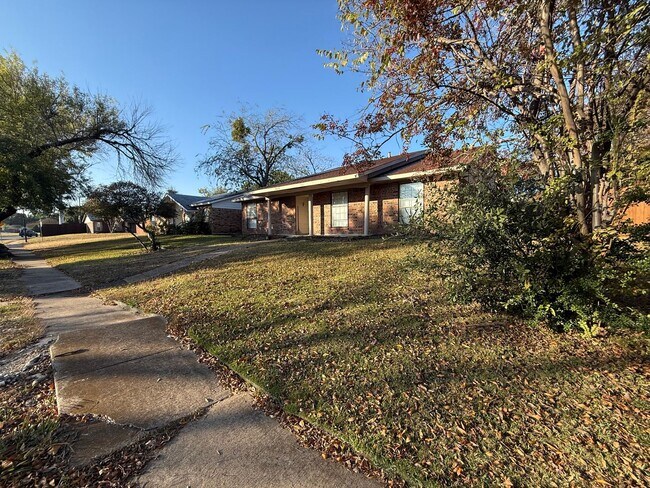 Primary Photo - Nice and Spacious Home