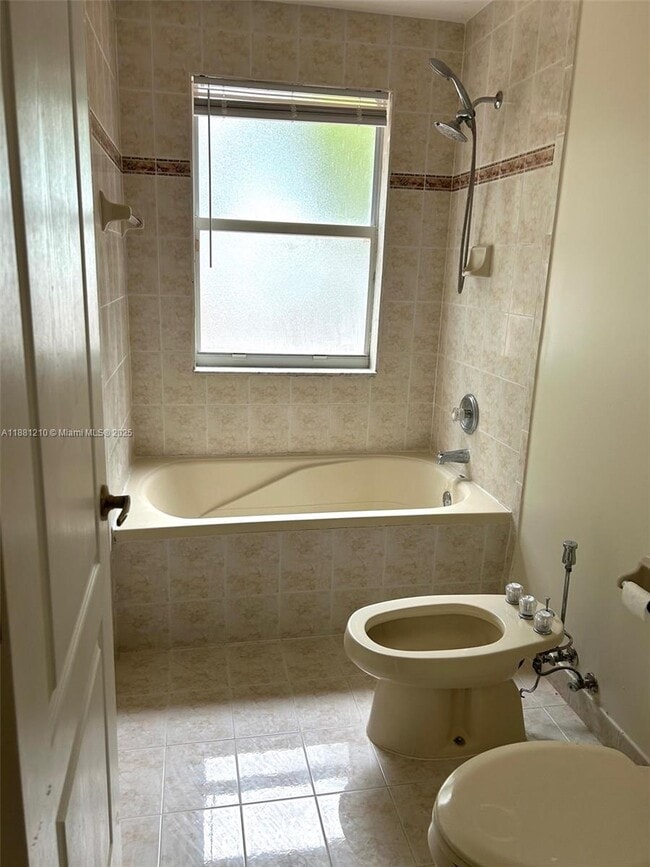 Building Photo - 9920 SW 166th Ct