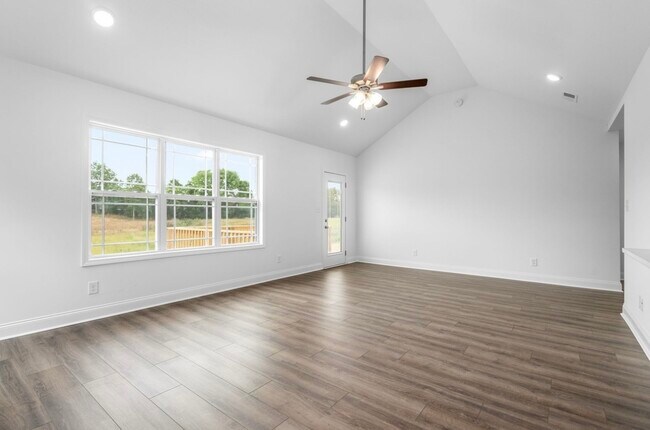 Building Photo - 1360 Harmon Ln