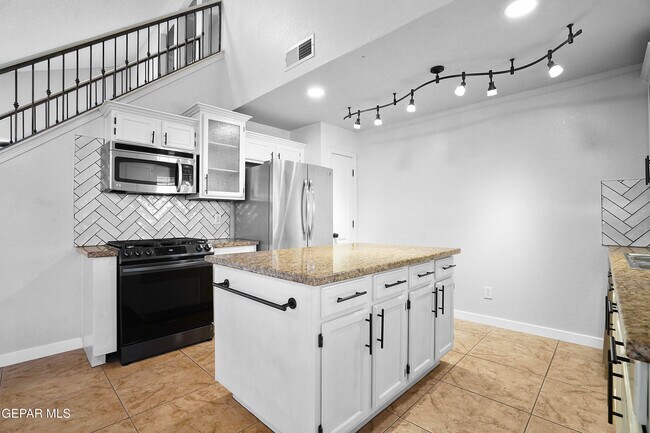 Building Photo - 12323 Sombra Grande Dr