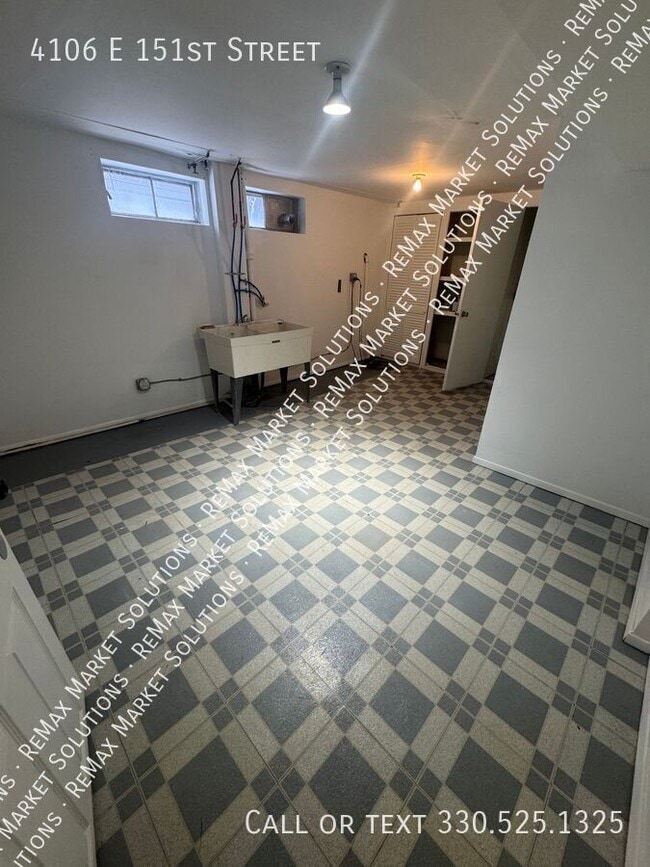 Building Photo - 4106 E 151st St
