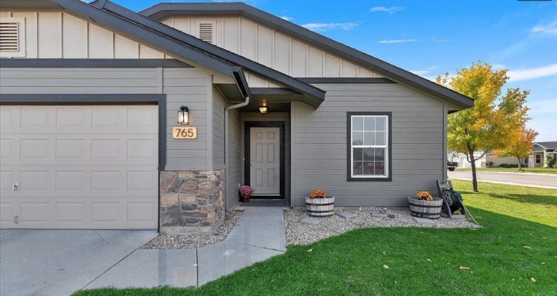 Building Photo - 765 SW Portal St