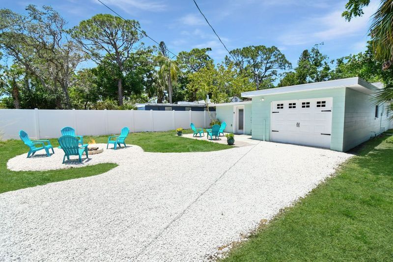 Garage - 418 40th Ave S