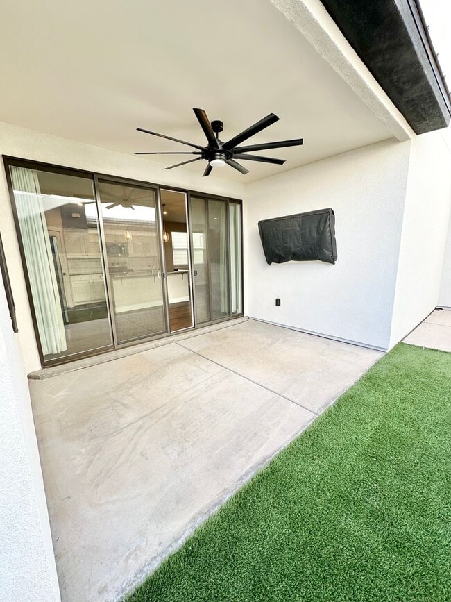 Building Photo - 4 Bed Desert Color Home!