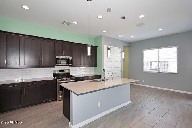 Building Photo - 2516 E King Bird Dr