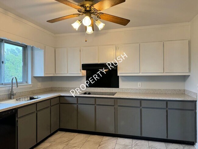 Building Photo - 2307 Arroyo Dr