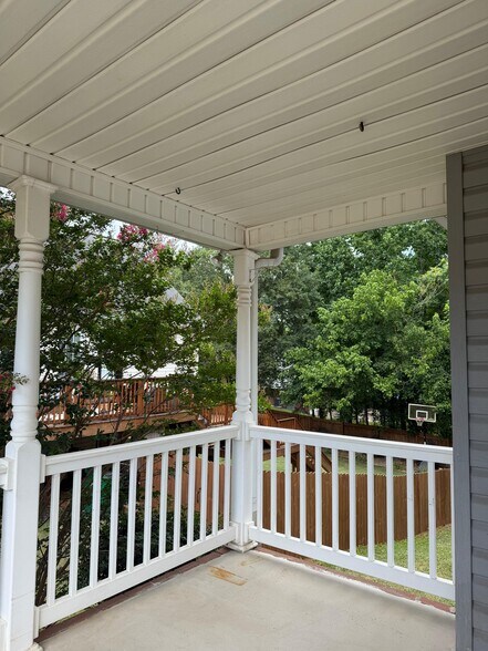 Building Photo - 693 Cotton Branch Dr