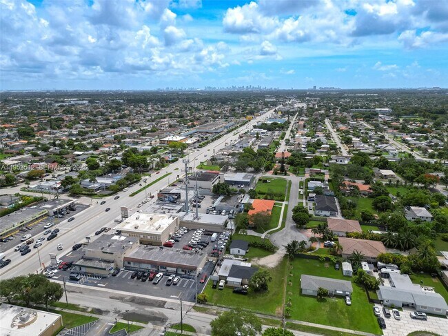 Building Photo - 9557 SW 40th Terrace