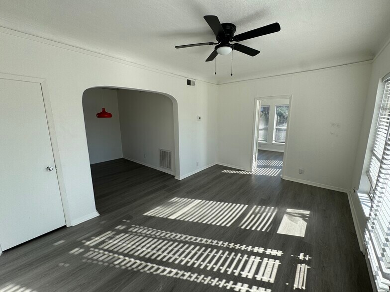 Building Photo - 5305 Reiger Ave