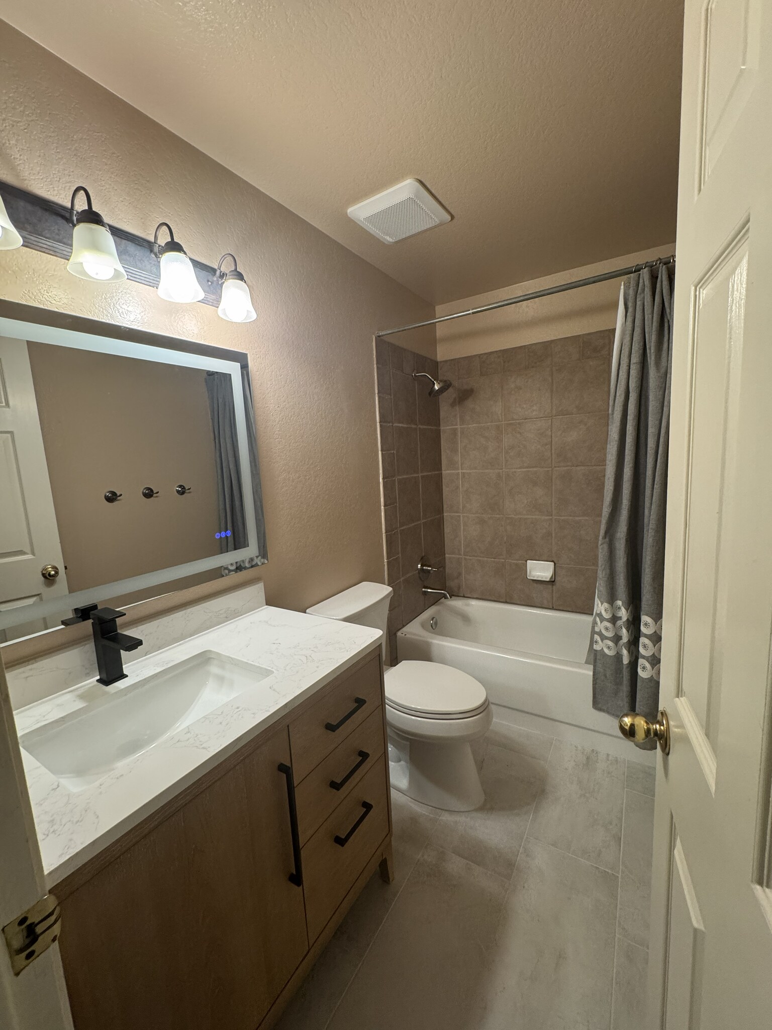 Building Photo - 7692 E Dayview Cir