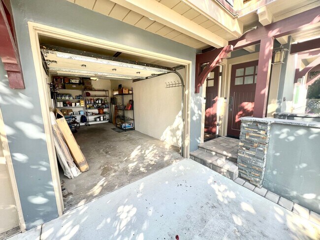 Building Photo - Charming 2 bed 1 bathroom unit in Pacific ...