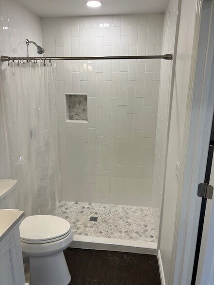 beautiful shower - 1259 Bluegrass Rd