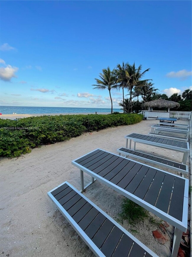 Building Photo - 17375 Collins Ave