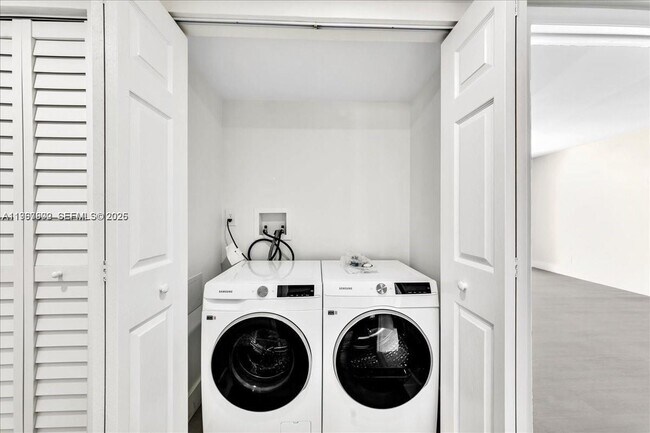 Building Photo - 1750 W 46th St