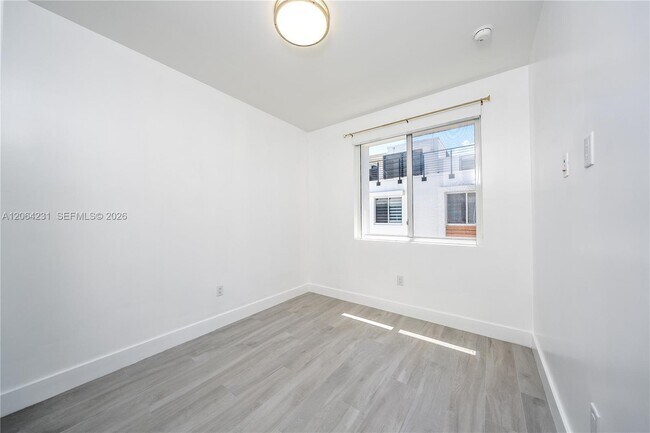 Building Photo - 1153 101st St