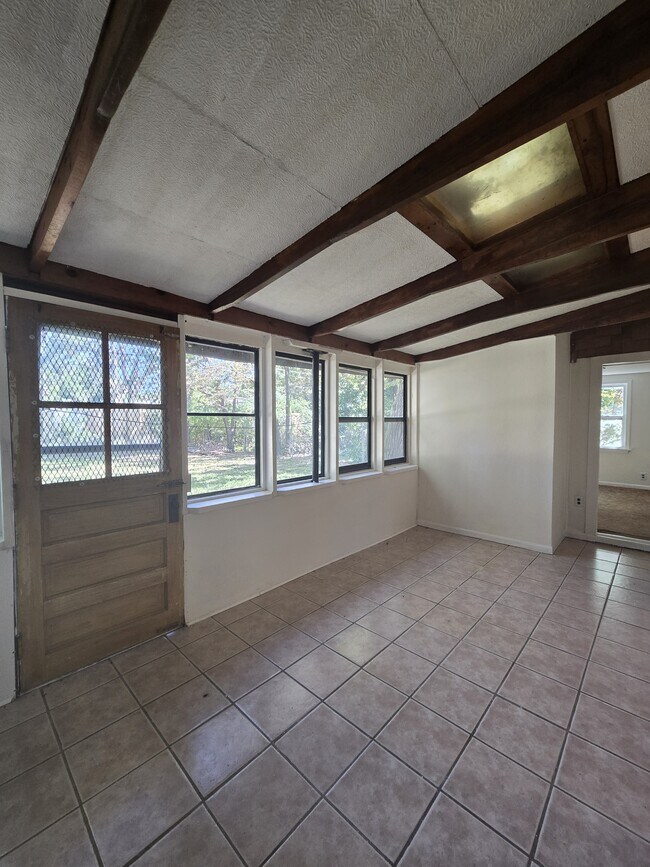 Building Photo - 1334 N Estelle St