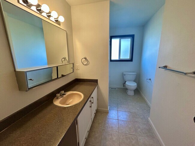 Building Photo - 1XMC3222