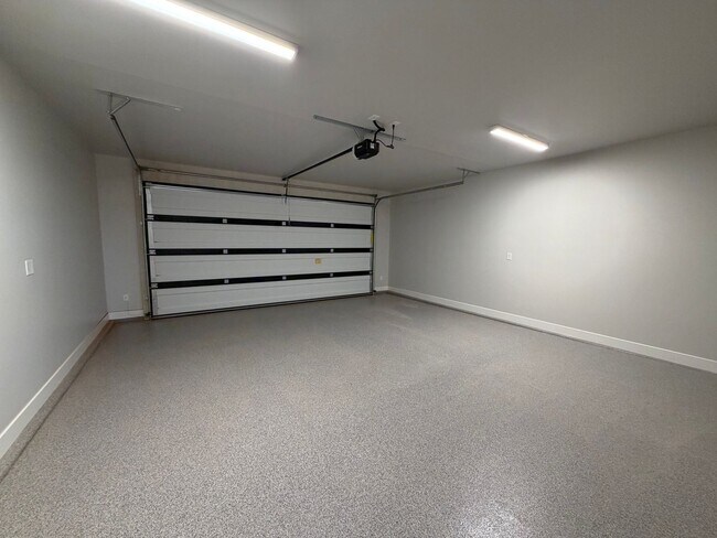 Building Photo - BRAND NEW TOWNHOME FOR RENT BY CRIMSON CLIFFS!
